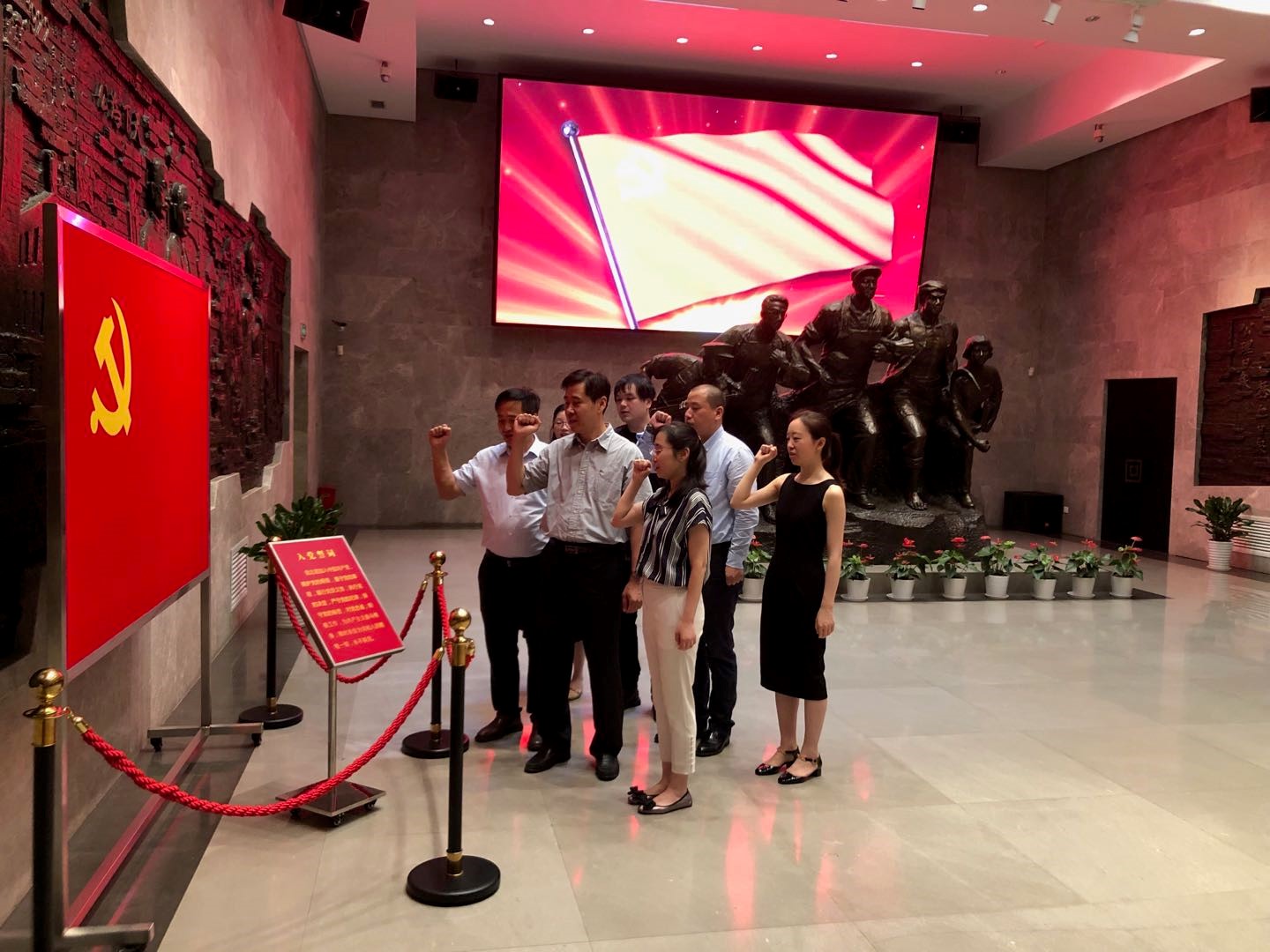 EMC�ױ���(�й�)�����ٷ���վ-EMC SPORTS